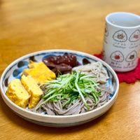 可能是香菇、豆腐、麵和文字的圖像