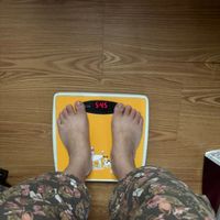 可能是顯示的文字是「 < 今天 上午7：27 原況照片 545 」的圖像