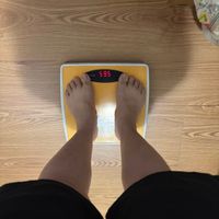 可能是顯示的文字是「 2025年11月19日 2025年 上午8：50 上午 8:50 原況照片 > 95 」的圖像