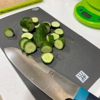 可能是食物和刀的圖像