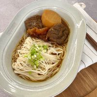 可能是麵、拉麵、香菇和文字的圖像