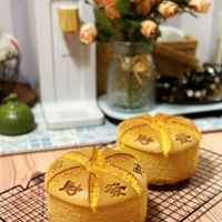 可能是‎舒芙蕾、戚風蛋糕和‎顯示的文字是「‎地 愛 原味 E 感教 發 Rebecca's Hedo Hedonism Rebecca'sHedonism ייל‎ 」‎‎ 的圖像