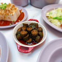 可能是炒麵、豆腐、港式點心和文字的圖像