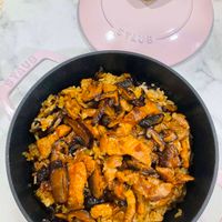 可能是香菇、豆腐和炒飯的圖像