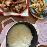 可能是‎香菇和‎顯示的文字是「 ‎STAUB SUAUB EnlS EIPLS וה STTAUB מעחדב E‎ 」‎‎ 的圖像