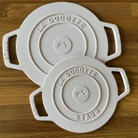 可能是顯示的文字是「 A GOCOTTE antls STAUE SITAUB LA A GOCOTTE L STAUB SOVES STAUB 」的圖像