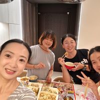 可能是一或多人、火鍋和顯示的文字是「 ch 지T 」的圖像