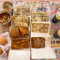 可能是拉麵、炒麵、豆腐、麵、港式點心和文字的圖像