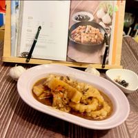 可能是燉小牛膝、豆腐和文字的圖像