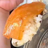 可能是壽司、煙燻鮭魚和生魚片的圖像