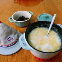可能是豆腐、粥和顯示的文字是「 16002 1日 staub Staub atone France france STAUD S STAUD UD TOVIS STAUL 」的圖像