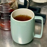 可能是咖啡杯、泡茶器和咖啡機的圖像