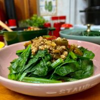 可能是綠葉甘藍、豆腐和莙薘菜的圖像