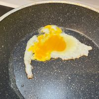 可能是蛋黃和水波蛋的圖像