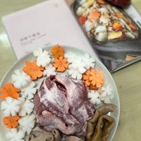 可能是義式冰淇淋、豆腐、香菇和文字的圖像