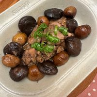 可能是香菇和顯示的文字是「 STANE SWAUB 」的圖像