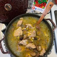 可能是粥和顯示的文字是「 staub St Staub Staub STAUB 」的圖像