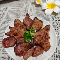 可能是肉排和文字的圖像