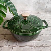 可能是顯示的文字是「ン定 ド STAUB 」的圖像