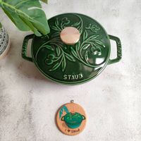 可能是顯示的文字是「 ደደያ 味 STAUB ra Staub 」的圖像
