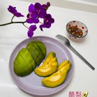 可能是顯示的文字是「酪梨」的圖像