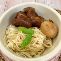 可能是拉麵、麵和香菇的圖像