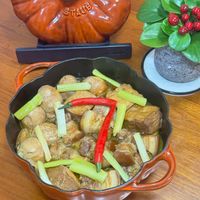 可能是燉小牛膝和文字的圖像