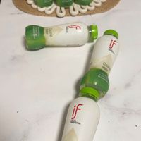 可能是飲料、美髮產品和文字的圖像