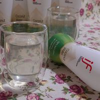 可能是飲料、藥物和文字的圖像