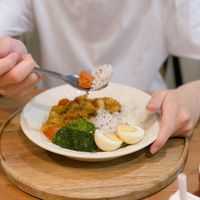 可能是肉排、水波蛋和豆腐的圖像