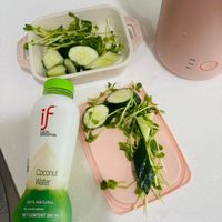 可能是豆腐和顯示的文字是「 STAUB 電期 if 4CA SENSATION Coconut Water 100%NATURAL 100% NATURAL NETCONTENT350mL NET CONTENT 350 mL 」的圖像