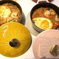 可能是麵、火鍋、拉麵和文字的圖像