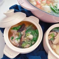 可能是香菇、豆腐、火鍋和粥的圖像