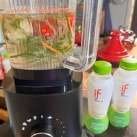 可能是泡茶器、水藻、飲料和文字的圖像