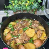 可能是燉小牛膝和文字的圖像