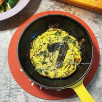 可能是豆腐和顯示的文字是「営業 3業り ebecea's RebesgasHedoniSun cea's Hedonism 」的圖像