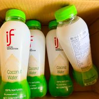 可能是美髮產品、藥物、飲料和顯示的文字是「 if SENSATION SENSATION LOCAL 原汁含乳:00% 原汁 100%天然. 00% 原汁含 NSATION CAL ij LOCAL SENSATION SATION Coconut Water Coconut Water Coconut Water %NATURAL eservalives CONTENT 350 100%NATURA NAT 100% No preservatives NETCONTENT NET CONTENT 100% NATURAL No preservatives NET CONTENT 350 mL 」的圖像