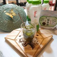 可能是飲料和文字的圖像