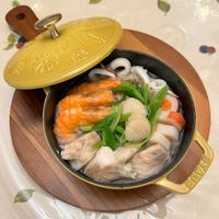 可能是豆腐、火鍋和麵的圖像