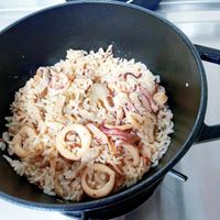 可能是西班牙大鍋飯和炒飯的圖像