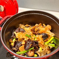 可能是燉小牛膝和香菇的圖像