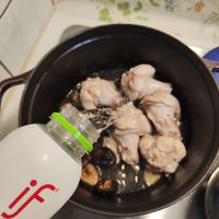 可能是顯示的文字是「 NO if ® OCAL ۷۲ 」的圖像