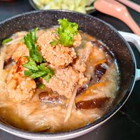 可能是香菇、粥、火鍋、豆腐、麵和拉麵的圖像
