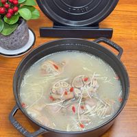 可能是麵、火鍋和文字的圖像