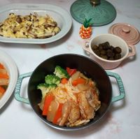 可能是豆腐和顯示的文字是「 COCOTTE COCO) 이준 STAD ant STAUS .ி 」的圖像