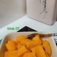可能是西瓜和顯示的文字是「 קיץן ي Olive. Olive.CF CF 」 的圖像