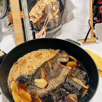 可能是香菇和顯示的文字是「麻油酒焼魚 O 」的圖像