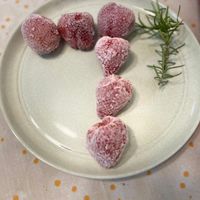 可能是草莓和甜點的圖像
